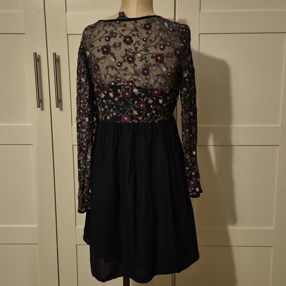 American Eagle Outfitters Black Floral Embroidered Long Sleeve Dress Sz Medium - Picture 5 of 7